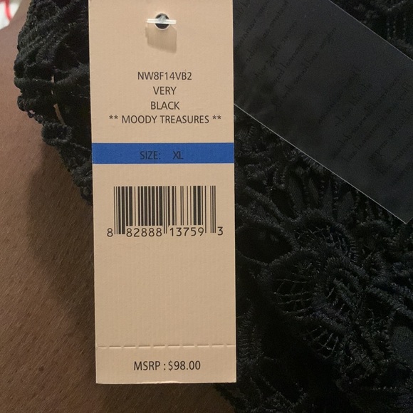 Exquisite black, lace blouse over a black camisole. - Picture 6 of 6